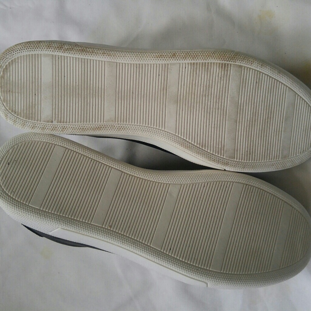 Shoes - Picture 4 of 8